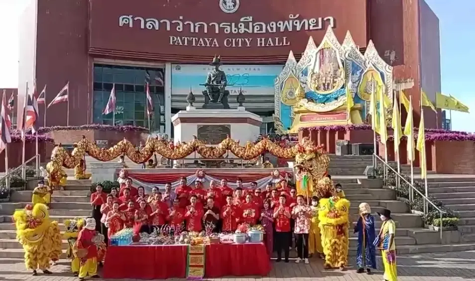 “นายกเมืองพัทยา” นำคณะทำบุญช่วงตรุษจีน พร้อมชวนท่องเที่ยวเชิงวัฒนธรรม