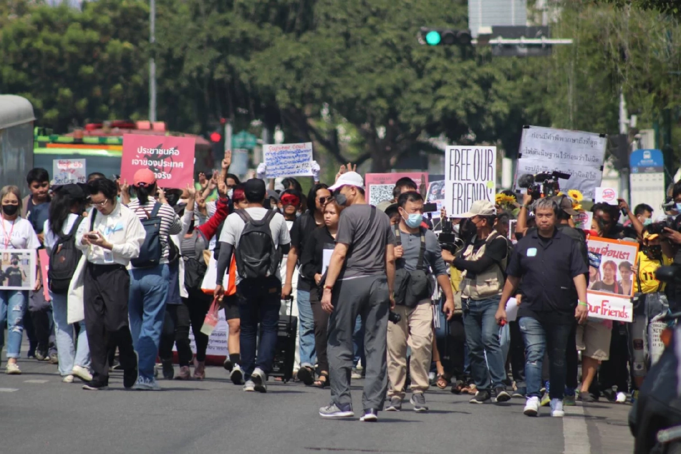 “กลุ่มทะลุวัง” ยื่น 6,514 ชื่อ ร้อง “ปธ.ฎีกา” ปล่อยผู้ต้องขังคดี 112