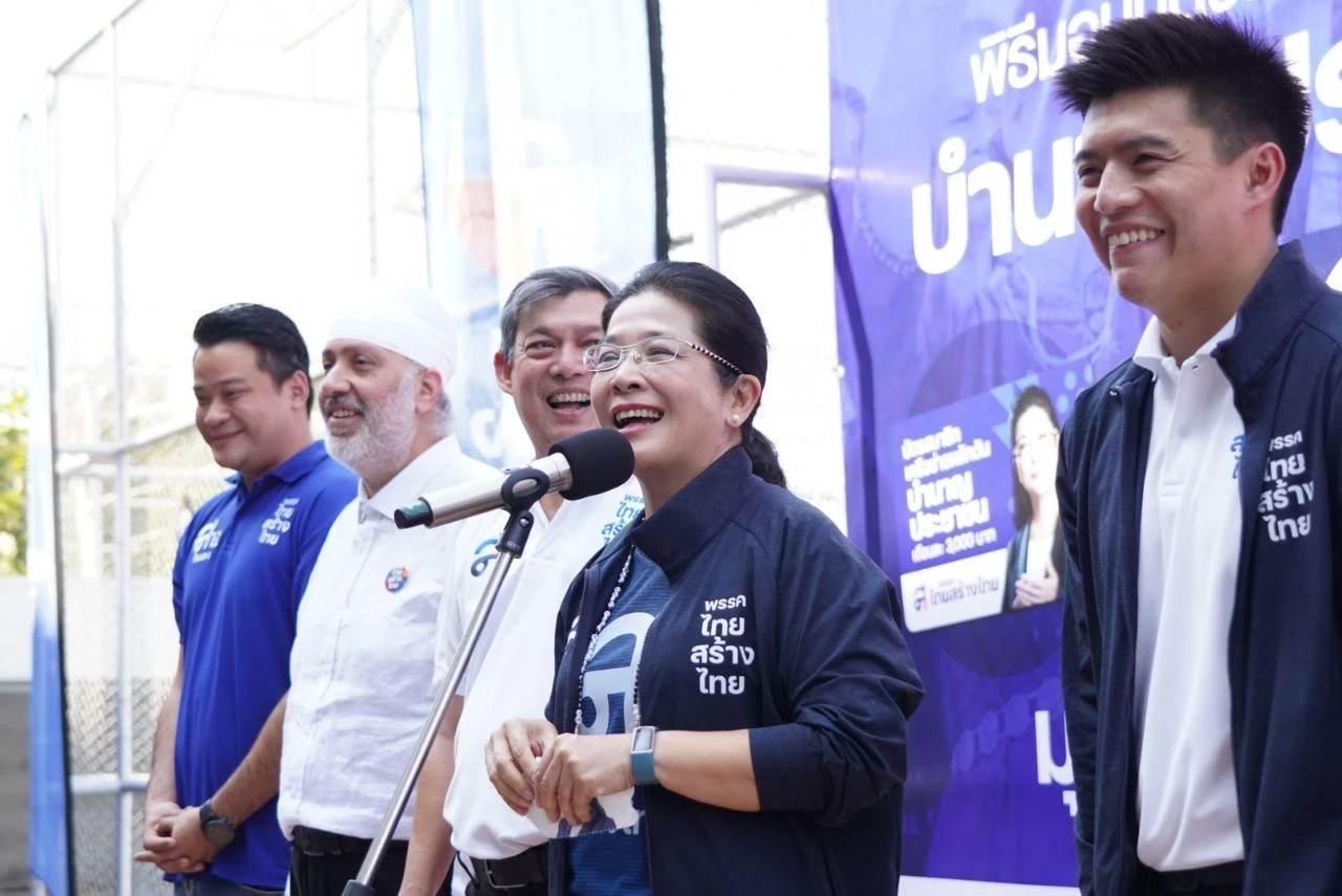 หญิงหน่อย  นำทีม “ทสท.” ลงเคหะชุมชนบางนา ชูแก้หนี้บัตรเครดิตปชช.