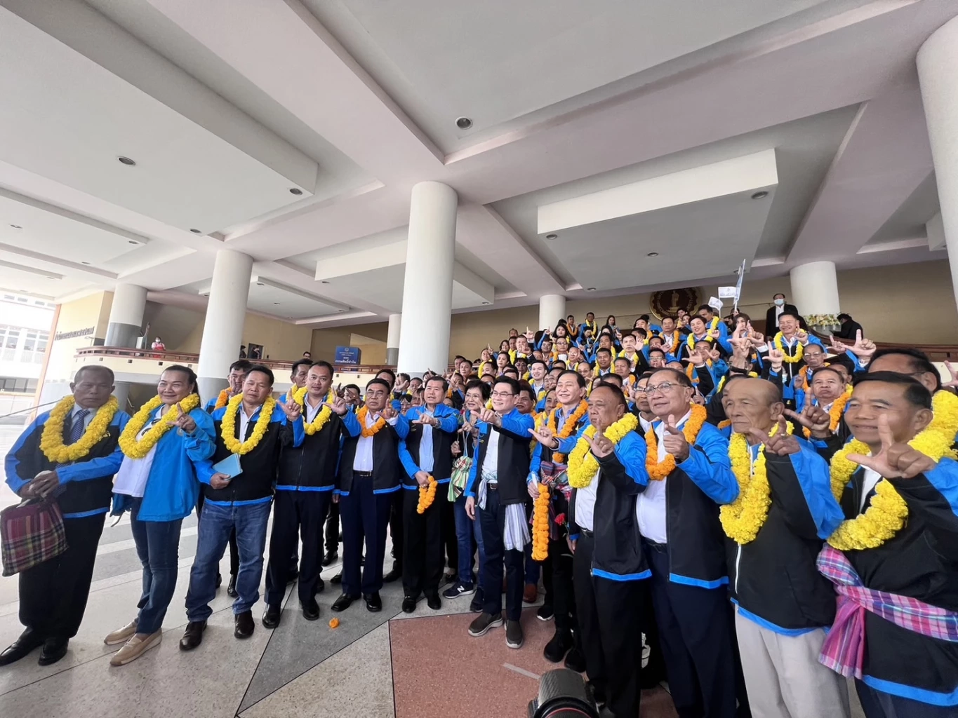 “จุรินทร์” ยกทีม เปิดตัว 99 ว่าที่ผู้สมัคร ส.ส.อีสาน “ปชป.”