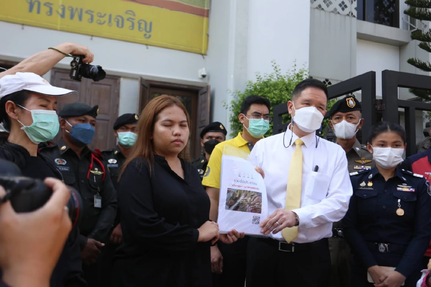 “กลุ่มทะลุวัง” ยื่น 6,514 ชื่อ ร้อง “ปธ.ฎีกา” ปล่อยผู้ต้องขังคดี 112