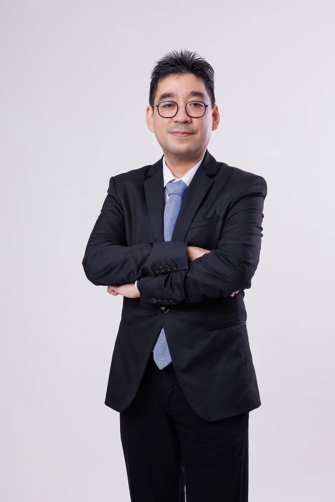 นายฉมาดนัย มากนวล นักวิเคราะห์ Krungthai COMPASS