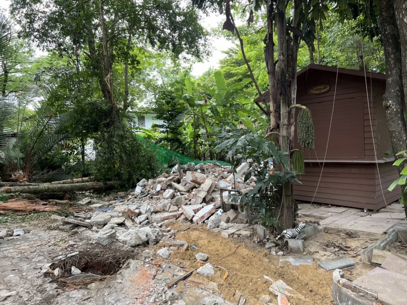 พระลูกวัดสลดใจ เจ้าอาวาสสั่งรื้อกุฏิ สมัยหลวงพ่อปัญญานันทภิกขุ จนเกลี้ยง