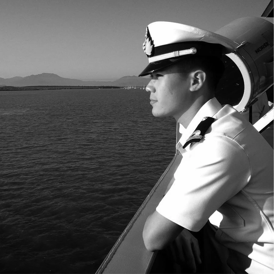 "ต้นเรือพลับ"  ว่าที่ นาวาตรี พลรัตน์ สิโรดม 