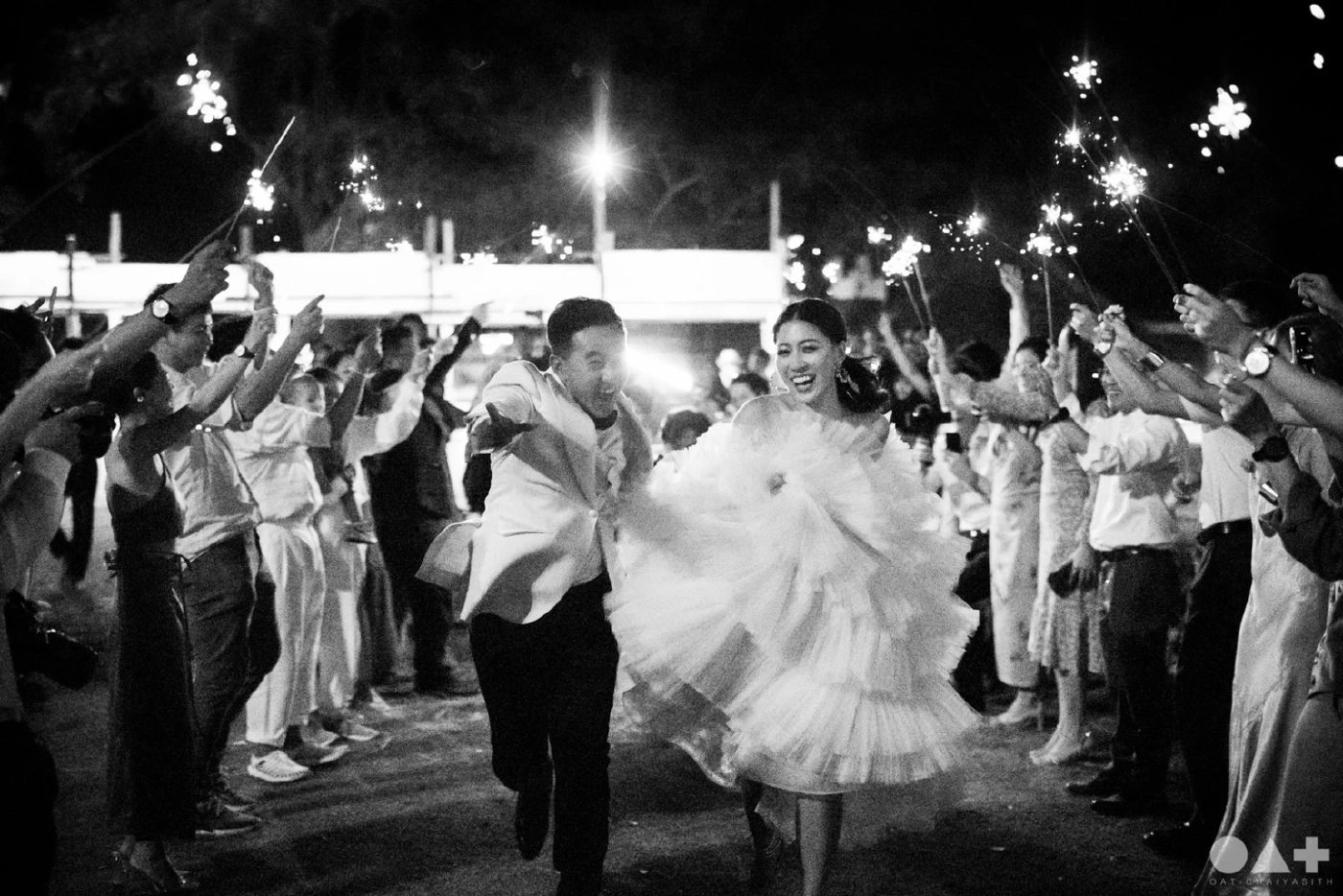 คนบันเทิงร่วมยินดี “แม็กกี้” ฉลองแต่งงานภรรยาสาว “แจมมี่” สุดอบอุ่น