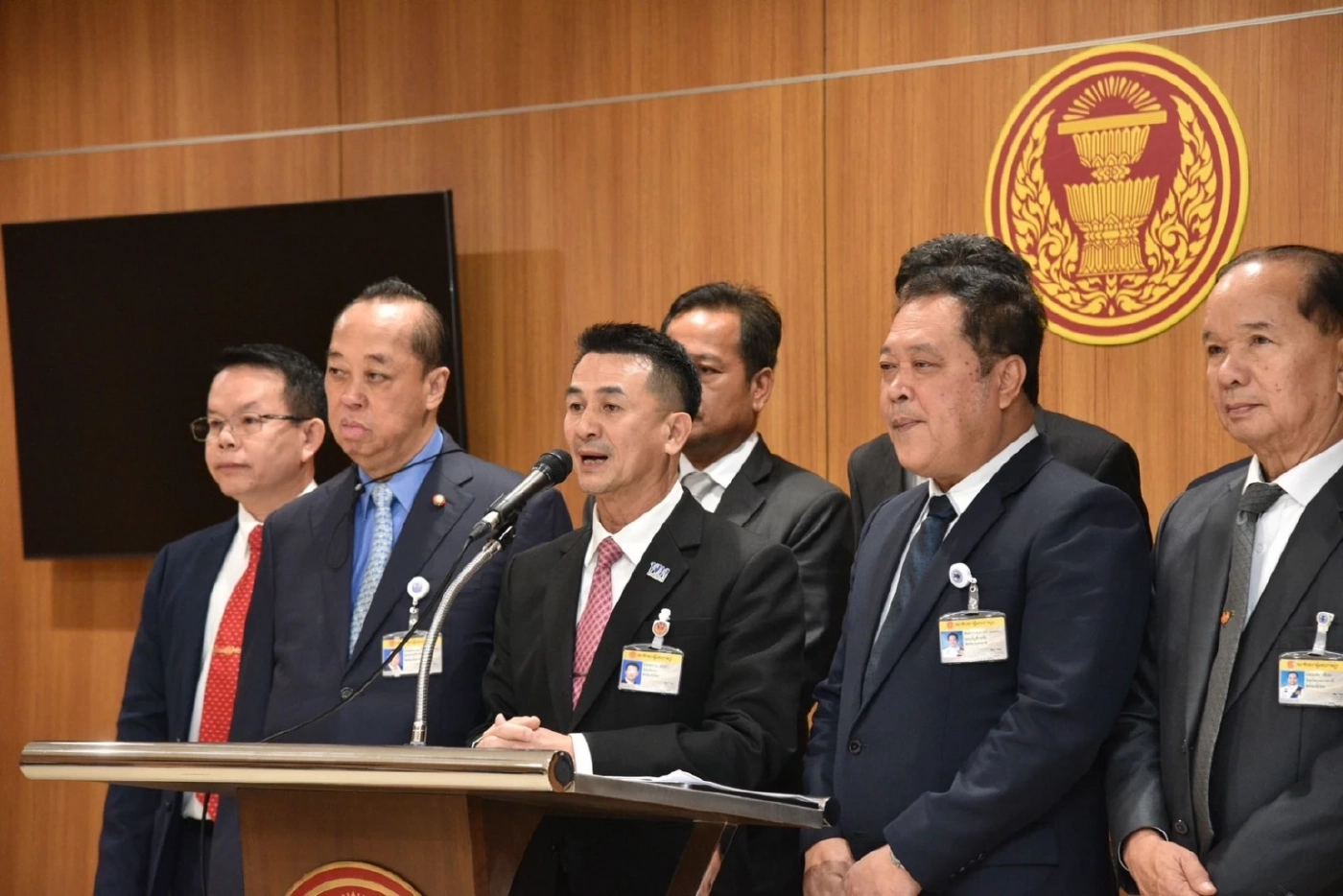  น.พ.ชลน่าน ศรีแก้ว หัวหน้าพรรคเพื่อไทย และผู้นำฝ่ายค้านในสภาผู้แทนราษฎร