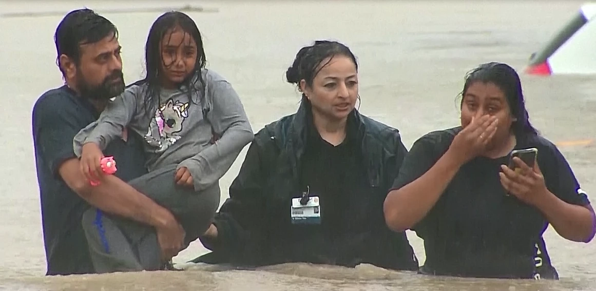 น้ำท่วมฉับพลันในนิวซีแลนด์ ซัดอาคารทรุด-รถจมน้ำ