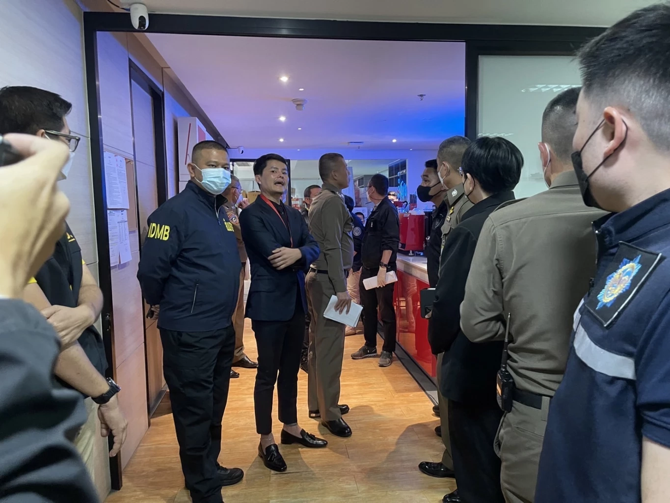 เจ้าหน้าที่เข้าตรวจค้นสำนักงานกองสลากพลัส เมื่อวันที่ 16 ม.ค.2566