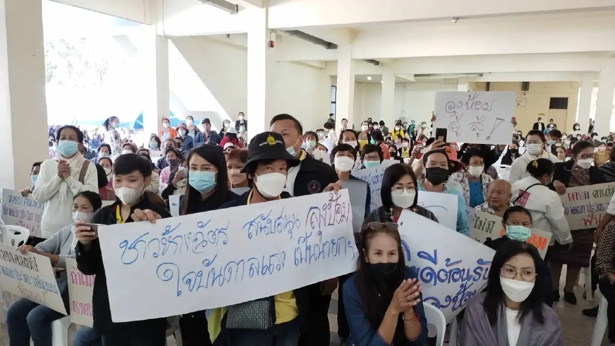 "มวลชนลำปาง" ต้อนรับอบอุ่น พร้อมเชียร์ “บิ๊กป้อม” นั่งนายกรัฐมนตรี คนใหม่