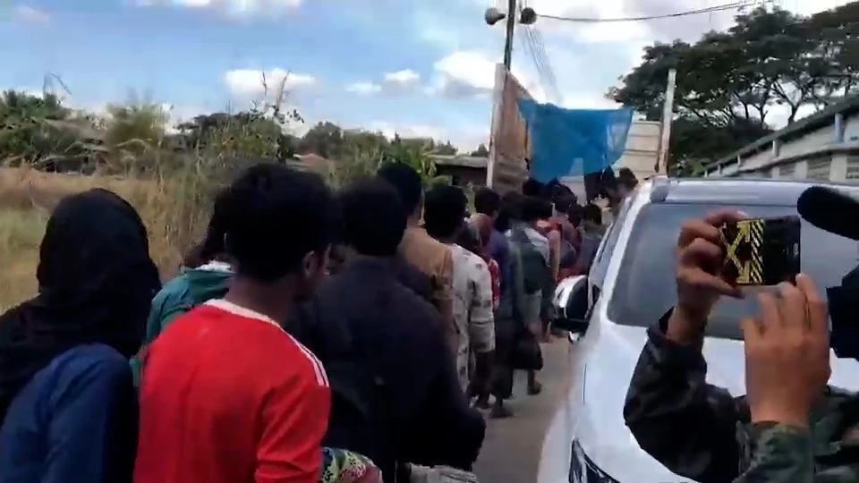 ตร.แม่สอด จับโรฮิงญา 71 คน แอบเข้าไทย ซุกตัวทนหนาวในสุสานชายแดน