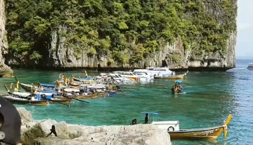 วันแรกปี 66 "อ่าวมาหยา - หมู่เกาะพีพี" สุดคึกคัก นทท. 5 พันคนเข้าชมความงาม