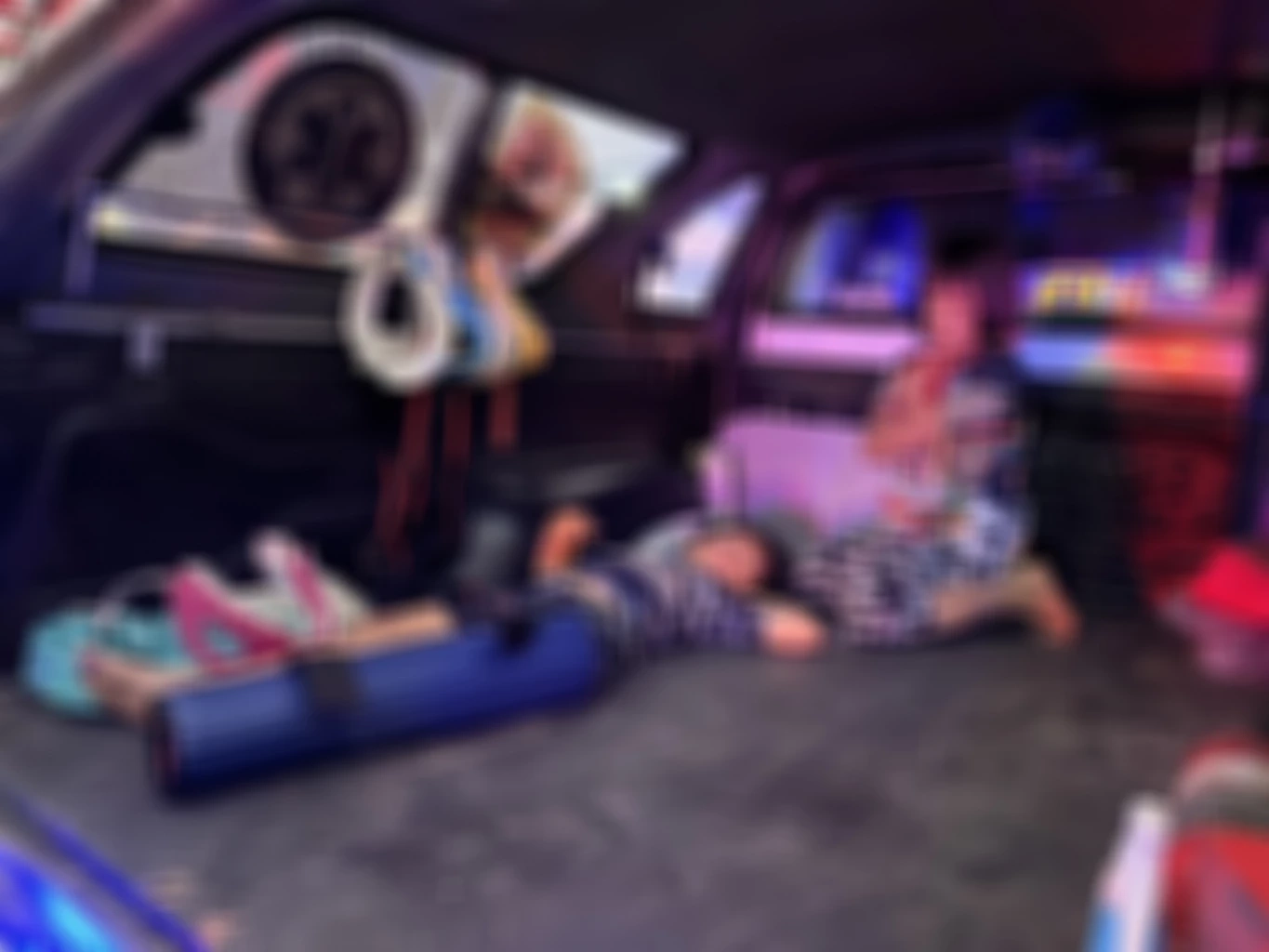 เด็กน้อยที่มากับรถกระบะคนงาน ยังอยู่ในอาการตกใจ และได้รับบาดเจ็บ