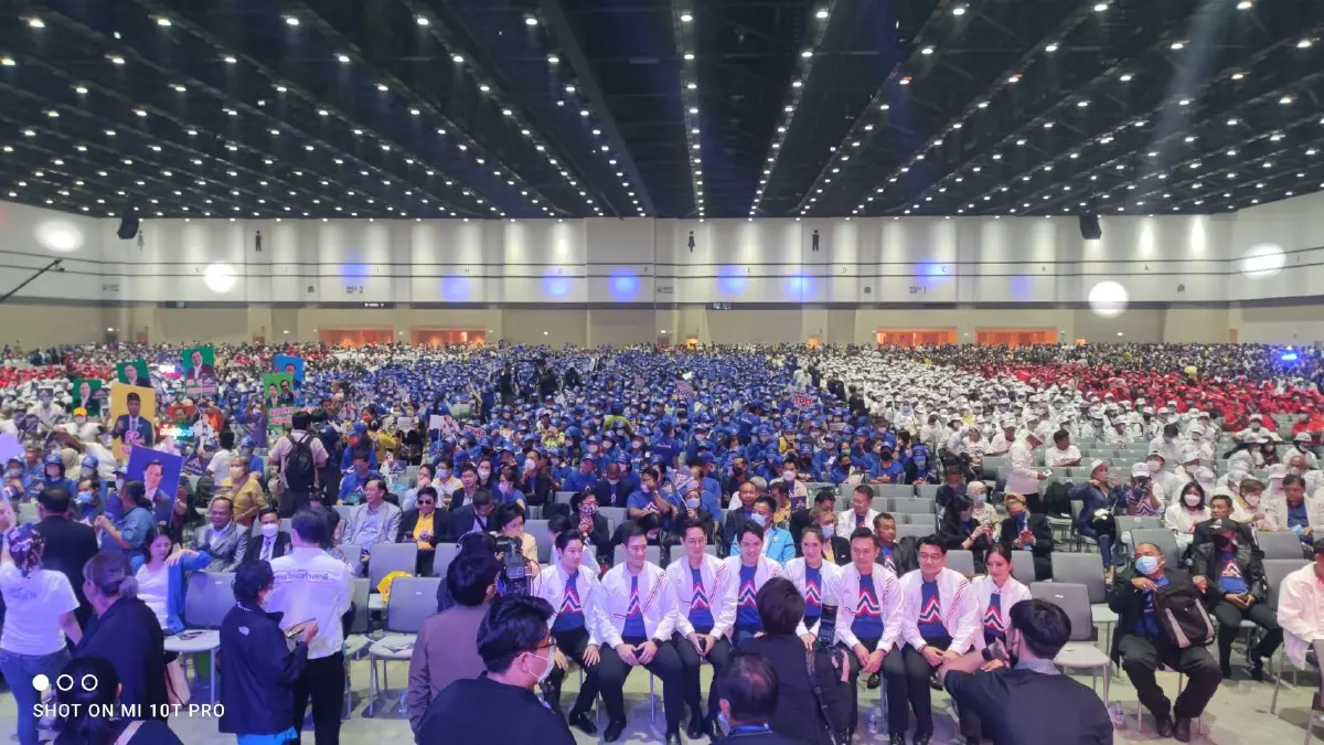 ประชาชนนับหมื่น ร่วมงานเปิดตัว บิ๊กตู่ สมัครสมาชิก รทสช.