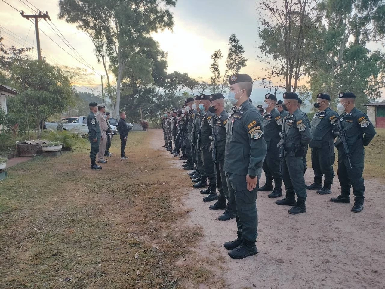 ตร.บุกตัดทำลายไร่ฝิ่น ปลูกเย้ยกฎหมายในป่าสงวนฯ กลางหุบเขาชายแดนเมียนมา