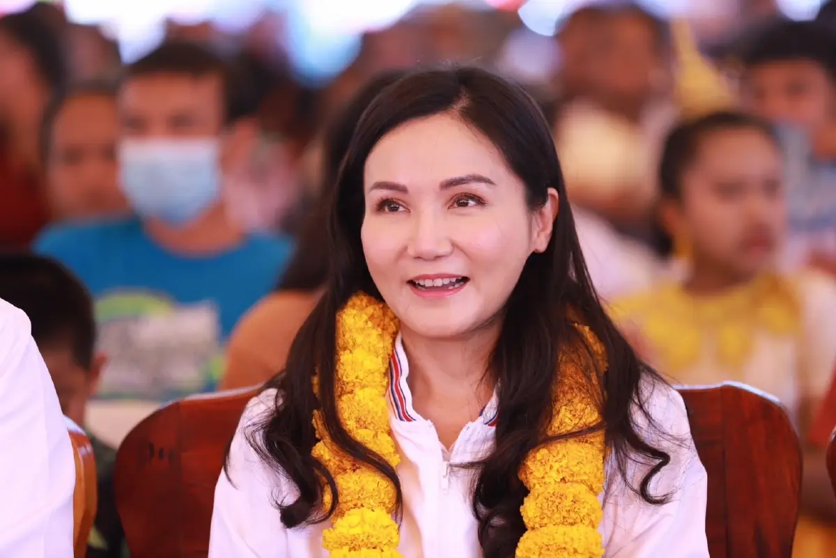 คนใต้ต้อนรับอบอุ่น "ดร.นฤมล" ลุยพื้นที่ทุ่งสง เปิดตัวส.ส. อ้อนขอคะแนนเสียง