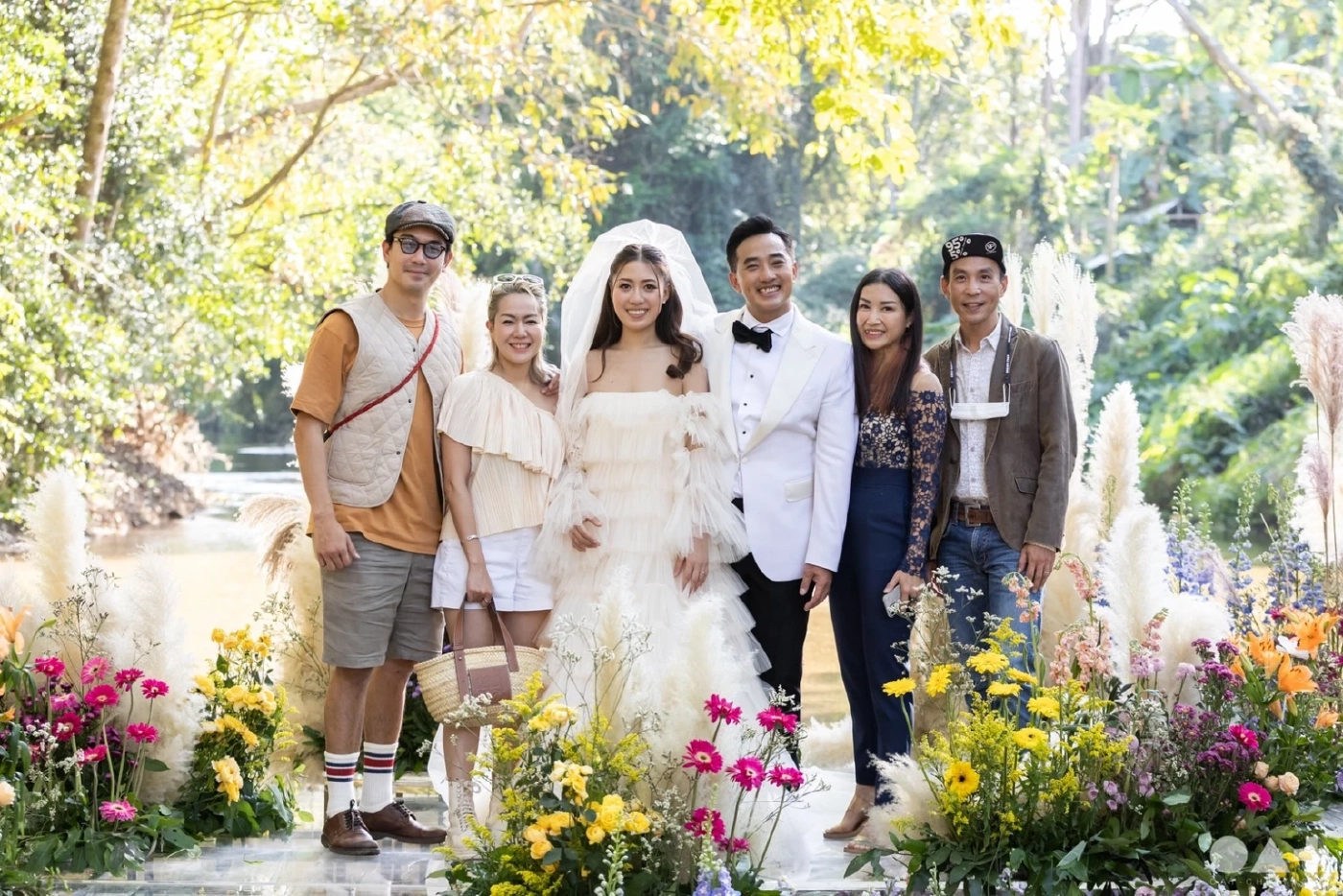 คนบันเทิงร่วมยินดี “แม็กกี้” ฉลองแต่งงานภรรยาสาว “แจมมี่” สุดอบอุ่น