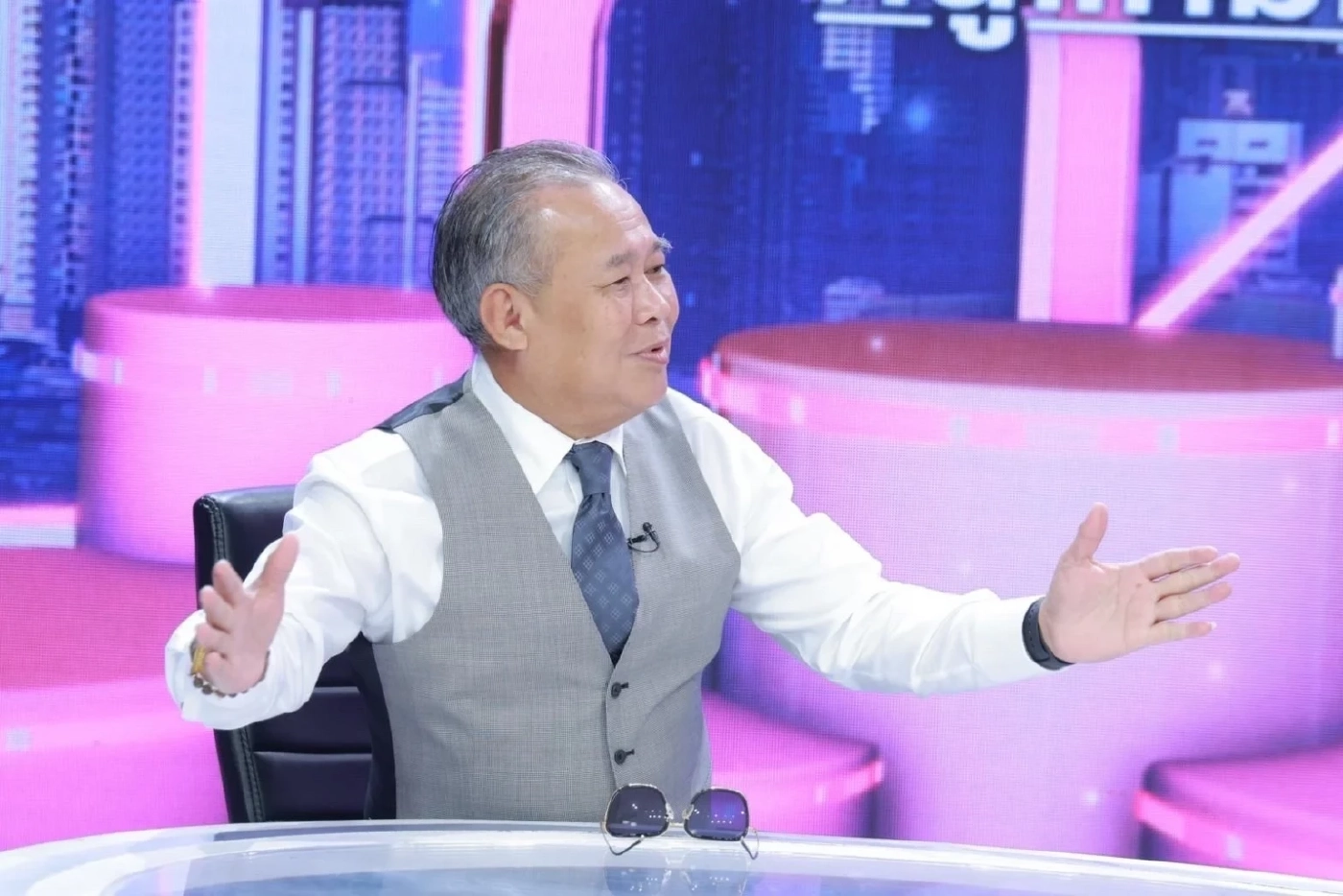 ตลกดัง “นาย เดอะคอมเมเดี้ยน” เคลียร์ดราม่าเดือดหลังทำ “อาเป็ด” งอนหนัก