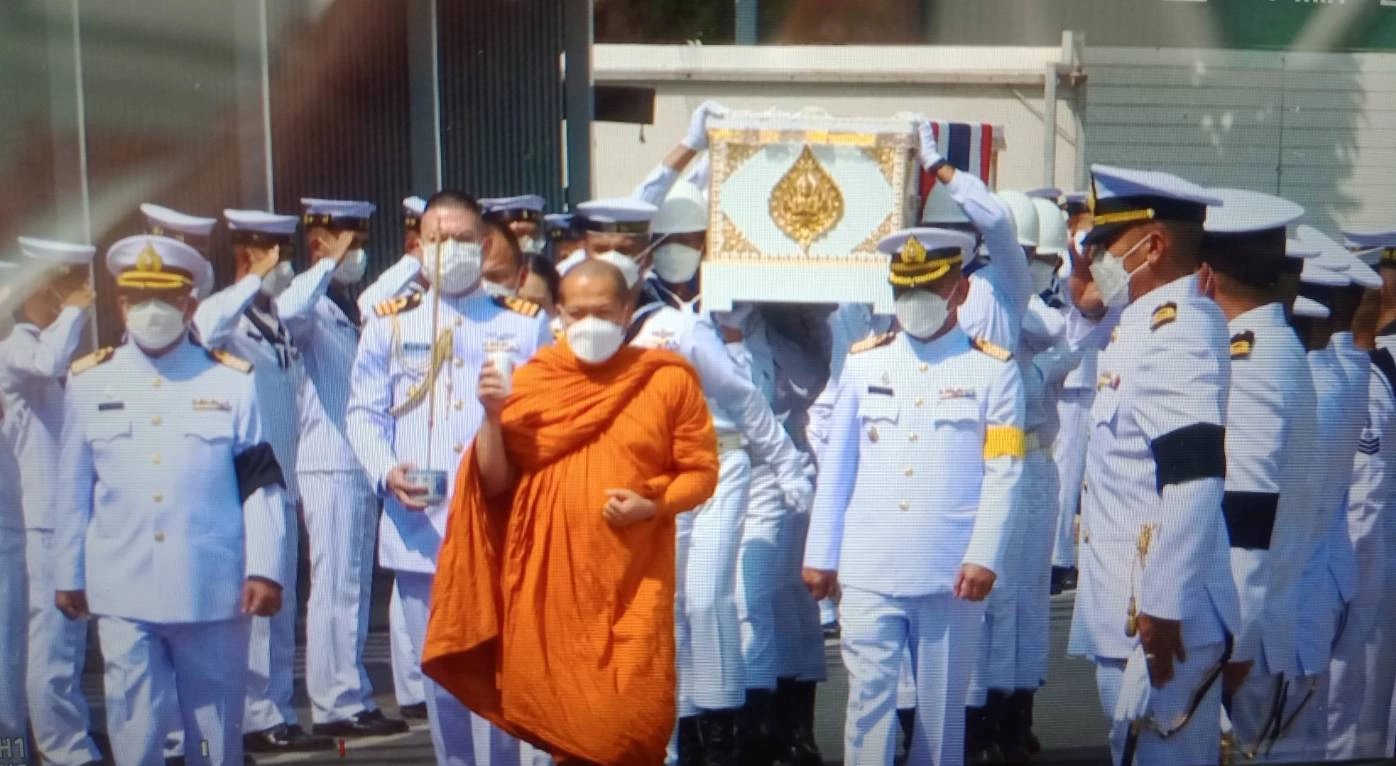 ในหลวงพระราชน้ำหลวงอาบศพ "ต้นเรือพลับ" ครอบครัว - คนใกล้ชิดอาลัย