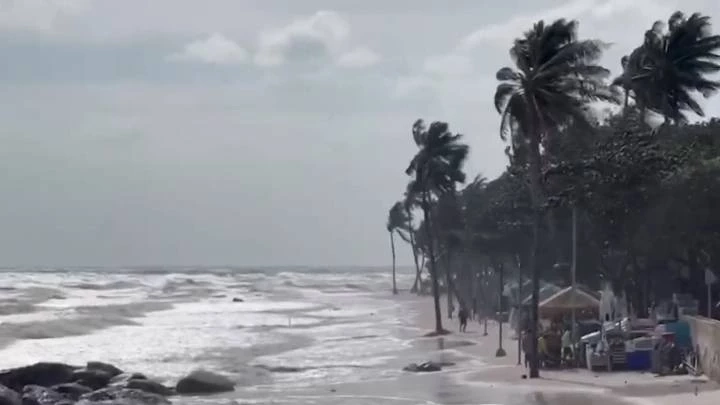 ประกาศฉบับที่ 10 เตือนภาคใต้ฝนตกหนัก คลื่นลมแรง คลื่นสูงมากกว่า 3 เมตร