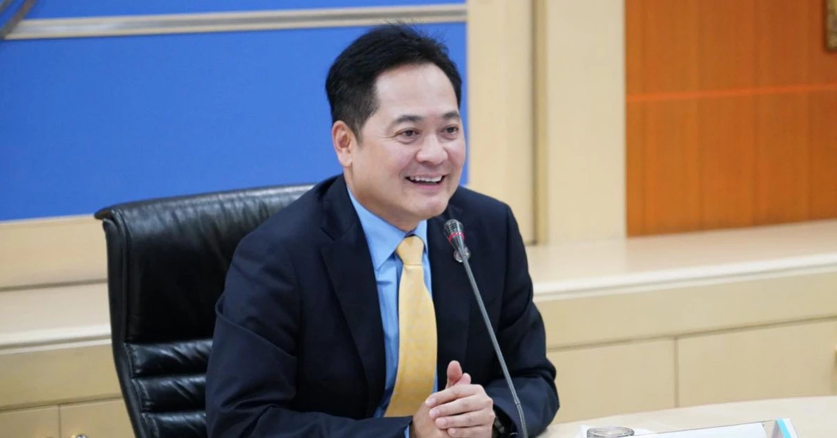 นายอนุชา บูรพชัยศรี รองเลขาธิการนายกรัฐมนตรีฝ่ายการเมือง