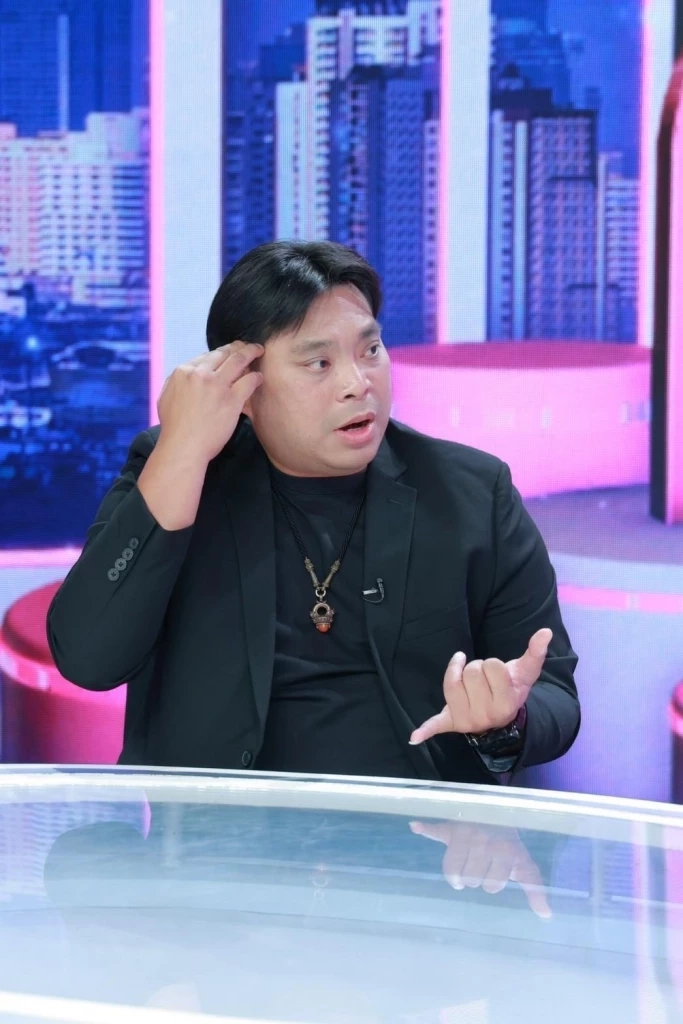 อาจารย์โอเล่ ญาณสัมผัส