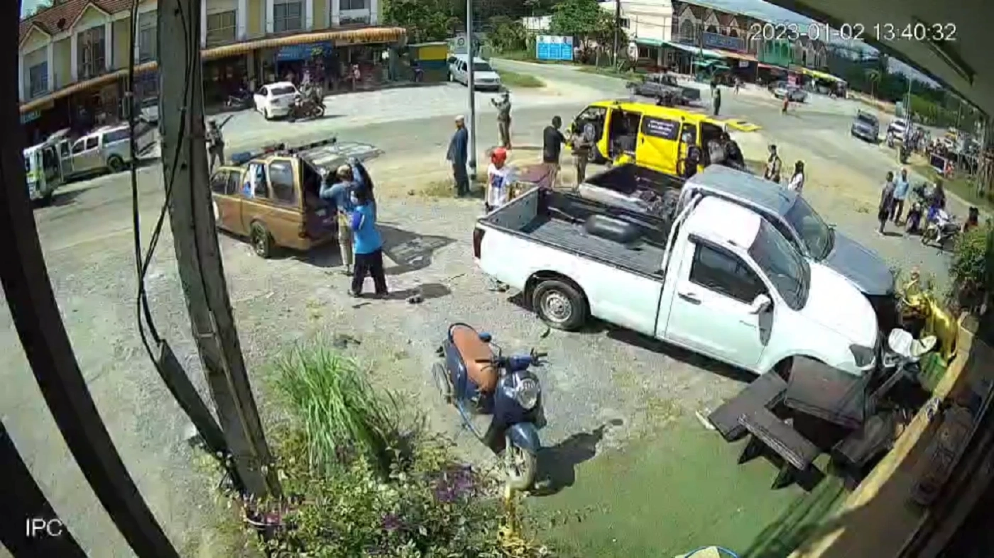 เร่งนำผู้บาดเจ็บ 12 รายส่งโรงพยาบาล