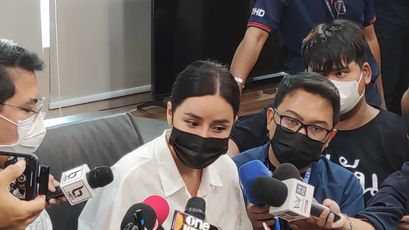 "เม พรีมายา" ดอดมอบตัว พร้อมสู้คดี เผย ไม่มีเจตนาหลอกประชาชน (มีคลิป)
