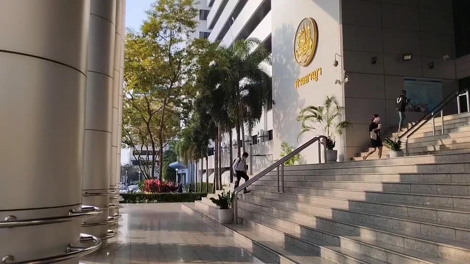 สนธิญา ฟ้องรอบสอง โอ๊ค พานทองแท้ หมิ่นประมาท