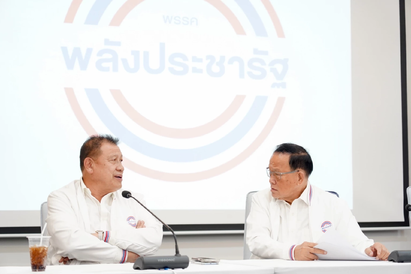 วิรัช  รัตนเศรษ   และ  สันติ พร้อมพัฒน์  สองแกนนำพรรคพลังประชารัฐ 