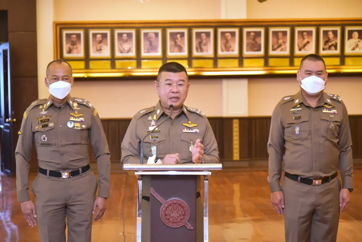 "บิ๊กเด่น" เต้น! สั่งตรวจสอบย้อนหลัง ปมเพจดังแฉบริการ ตร.นำขบวน มีมานาน 10 ปี
