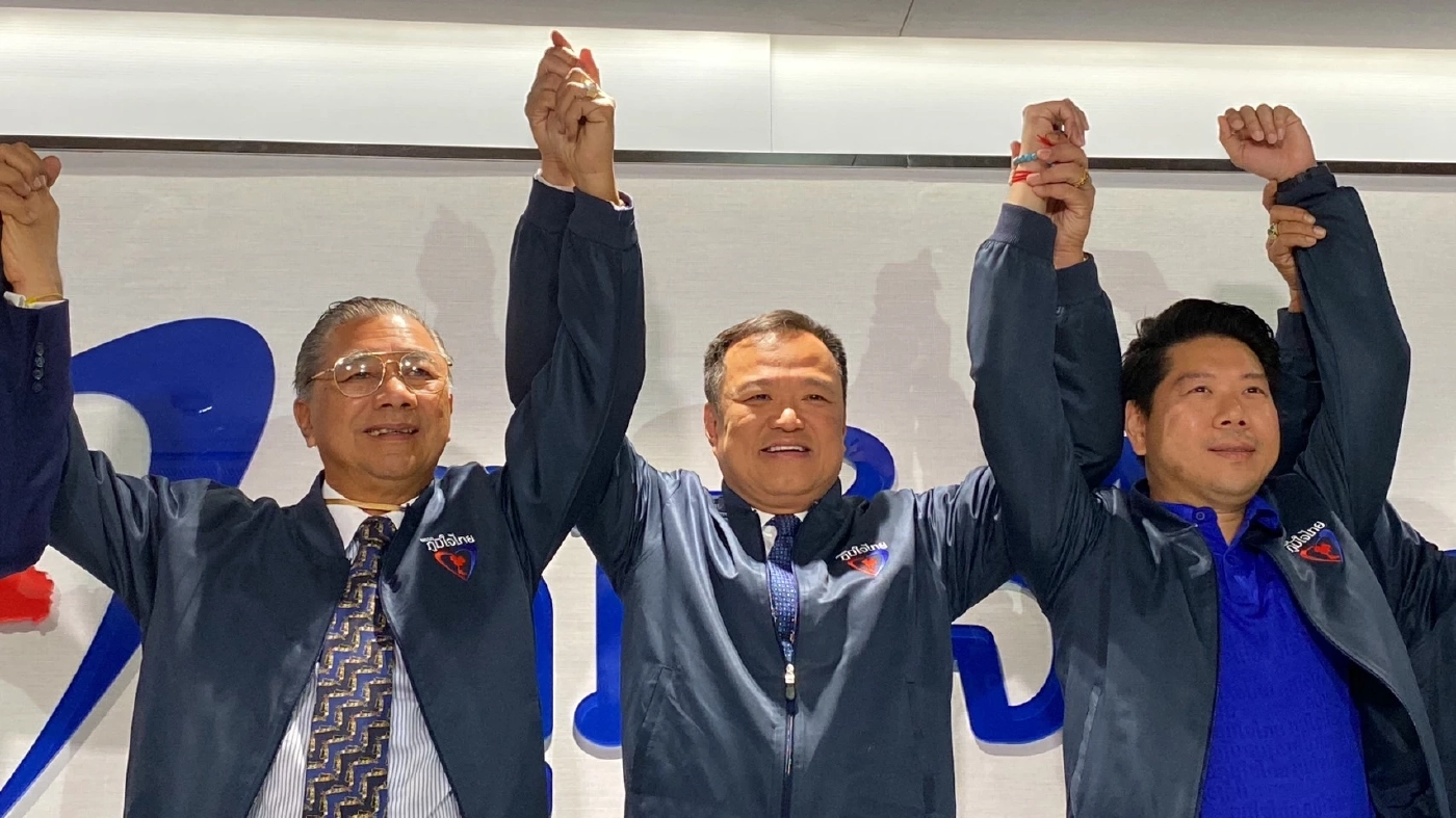 อนุทิน  ชาญวีรกูล รองนายกฯและหัวหน้าพรรคภูมิใจไทย ร่วมเปิดตัว วีระกร คำประกอบ เข้าสังกัดพรรคภูมิใจไทย 