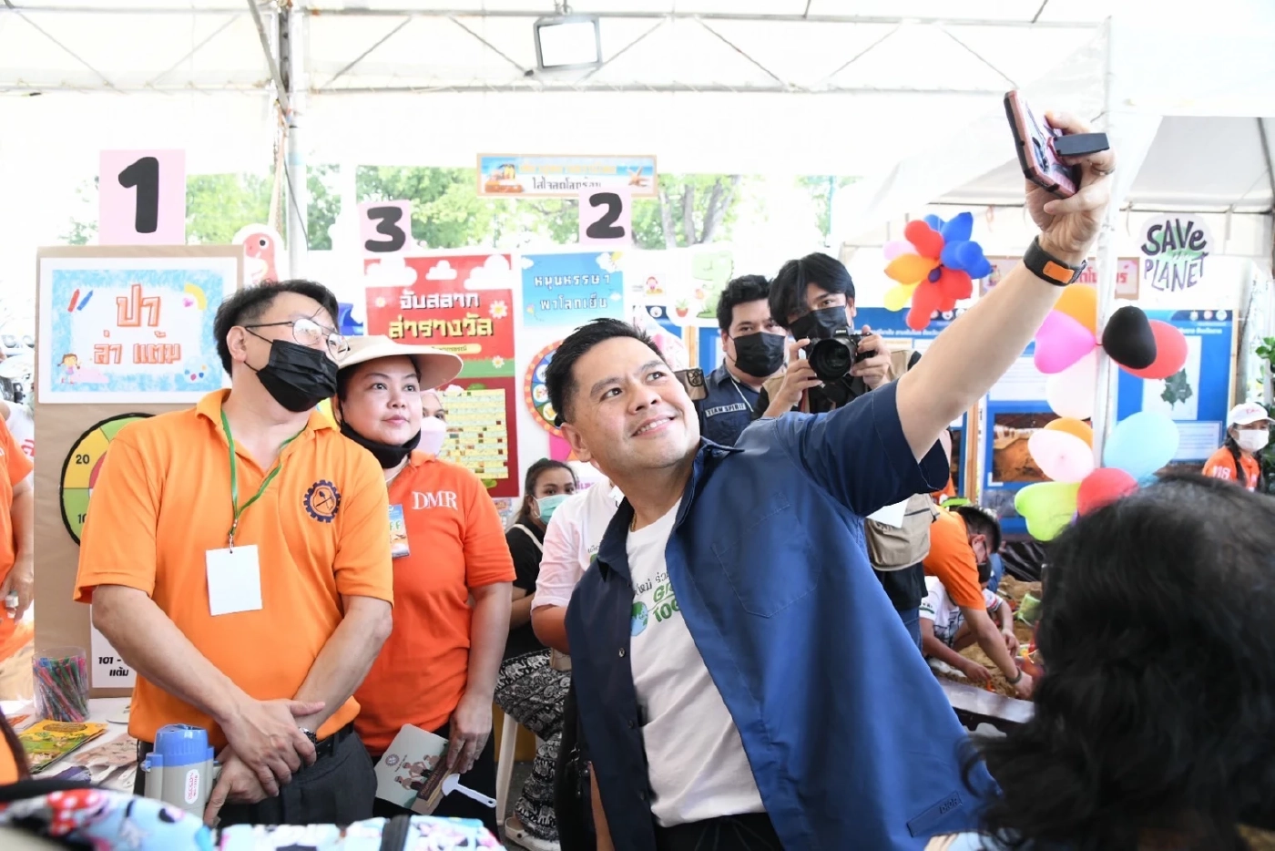 พี่ท็อป นำทีม ทส. พร้อมพาเหรดขบวนสัตว์ และฝูงไดโนเสาร์ มอบความสุขวันเด็ก’66 ทำเนียบ ร่วมกับ นายกฯ “ลุงตู่” ชวนเด็กไทยร่วมใจลดโลกร้อน