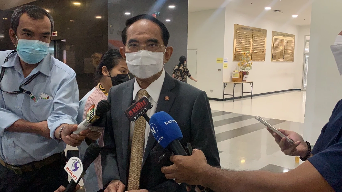 นายพชร ยุติธรรมดำรง ประธาน ก.อ.