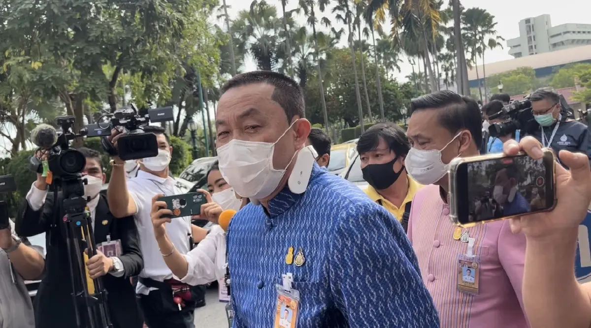 “ศักดิ์สยาม” สั่งตรวจสอบงบ เปลี่ยนป้ายสถานีกลางบางซื่อ คาดรู้ผลภายใน 7 วัน