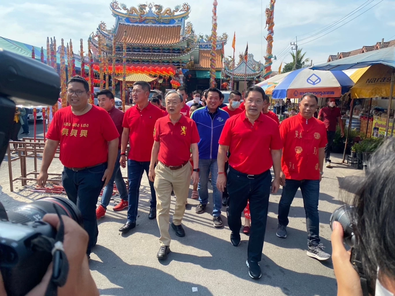 “อุตตม” นำทีมลงพื้นที่ตลิ่งชัน เปิดตัวหมอแมพ ว่าที่ผู้สมัคร ส.ส.