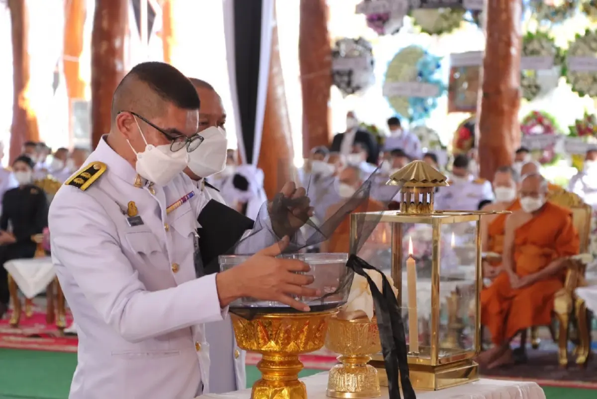 พระราชเพลิงศพ "หมอแชมป์" ฮีโร่ "ร.ล.สุโขทัย" อย่างสมเกียรติ