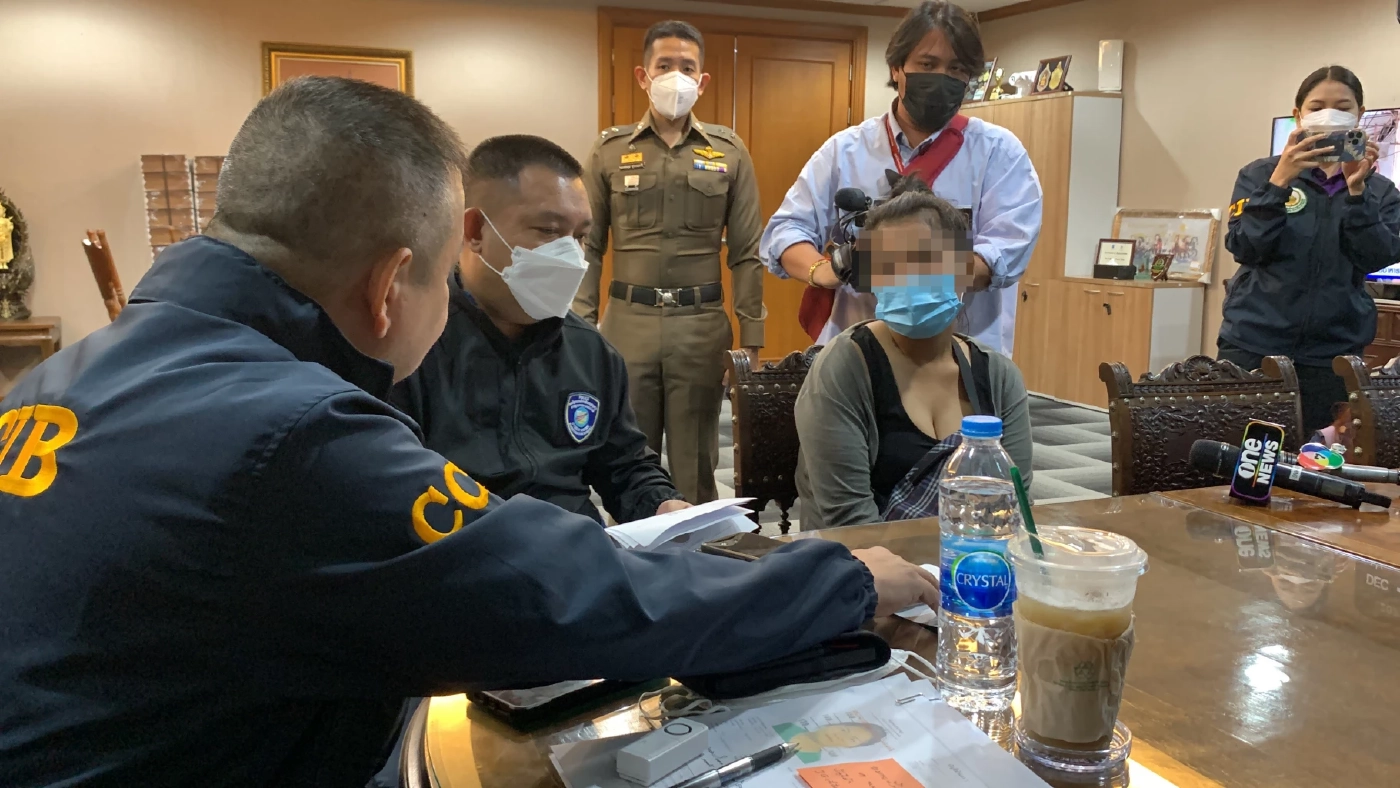 รวบสาวเมืองกรุงเก่า รับจ้างเปิดบัญชีม้าให้แก๊งหลอก ม.3 ลงทุน