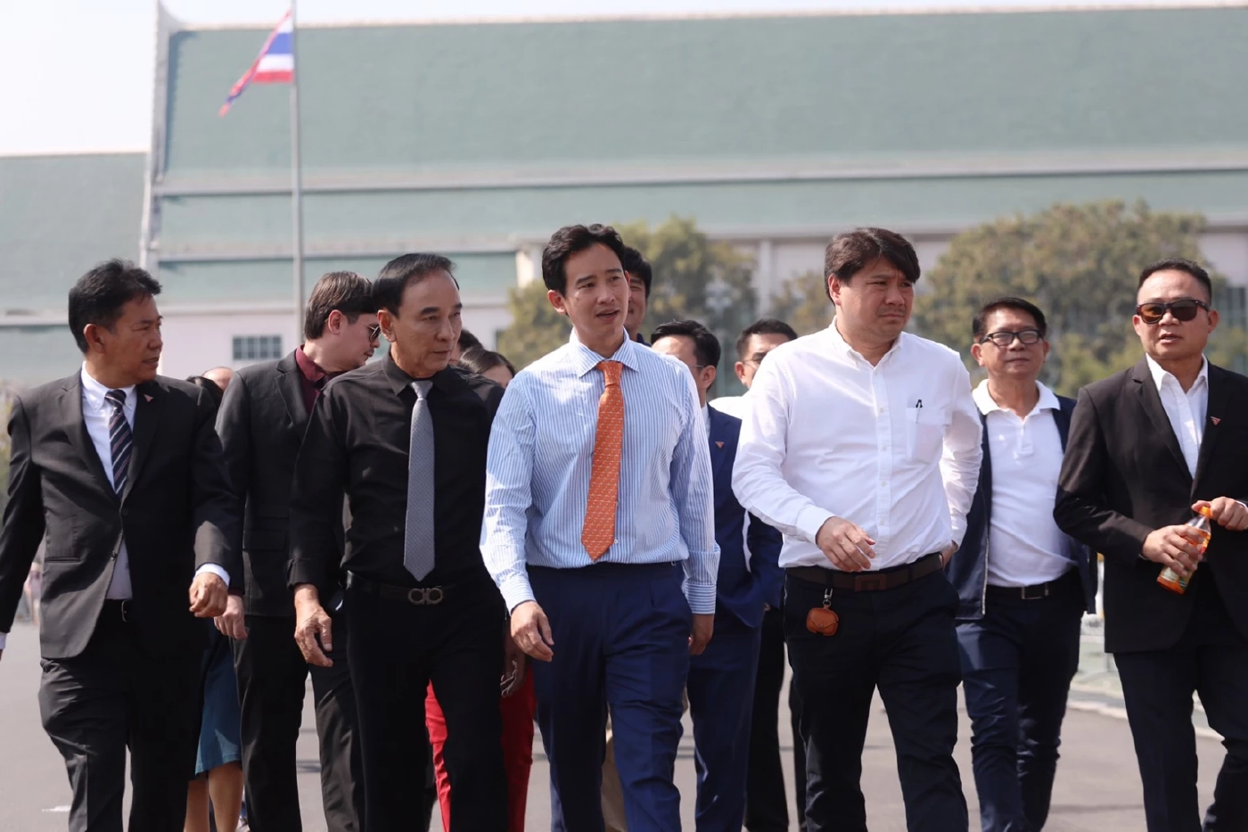 “ก้าวไกล” ขอศาล ยึดหลักนิติรัฐ ความยุติธรรม ต่อผู้ต้องหาคดีการเมือง