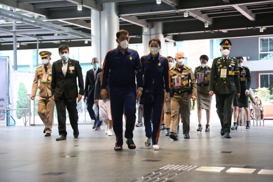 ‘ในหลวง-พระราชินี’ เสด็จฯเป็นการส่วนพระองค์ เยี่ยมพระอาการประชวร ‘เจ้าฟ้าพัชรกิติยาภาฯ’