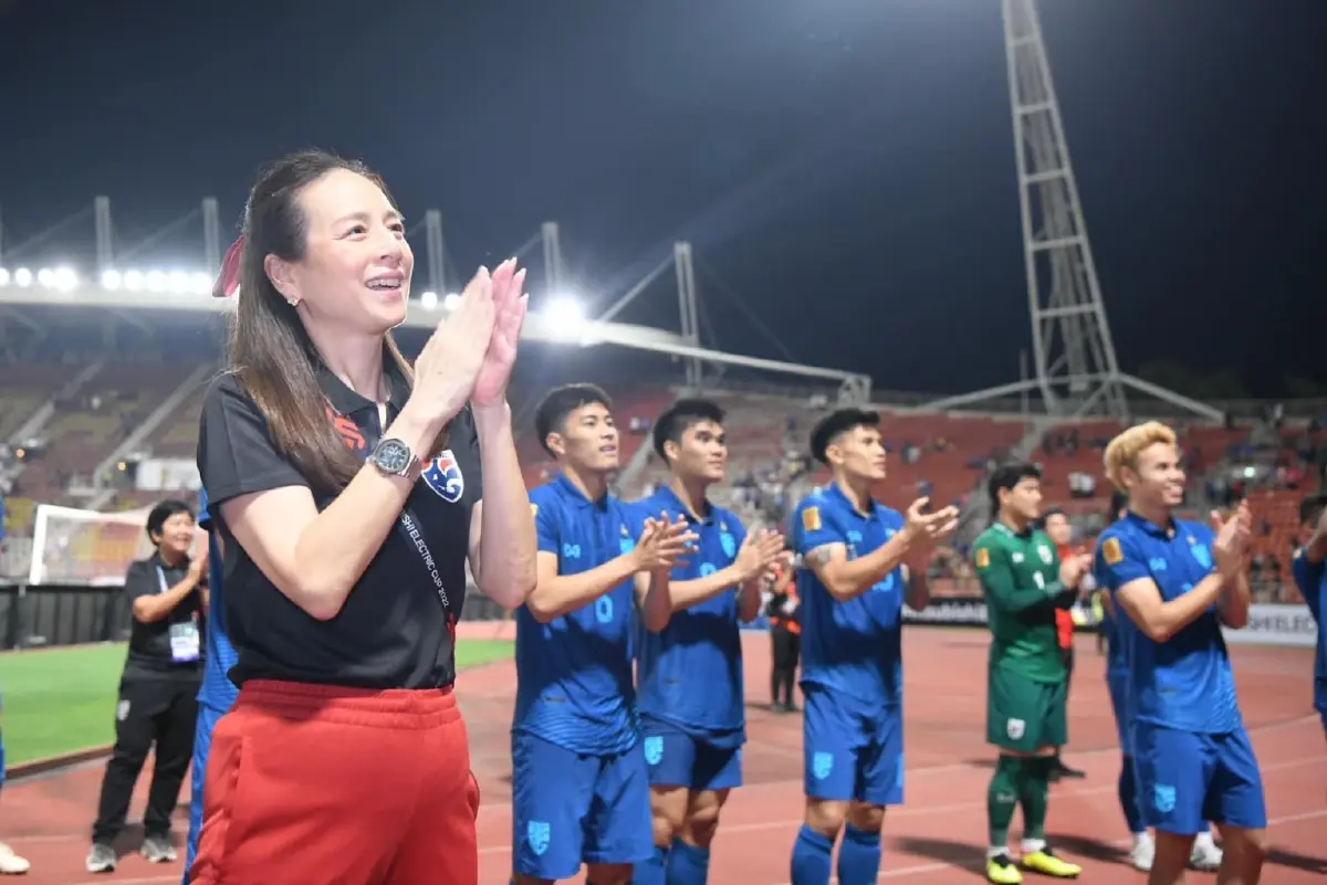 "มาดามแป้ง" ปลุกใจช้างศึกดวลเวียดนามนัดสอง หวังเห็นคนแน่นสนาม