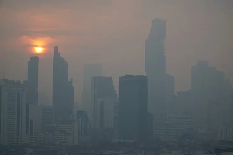 เช็กค่าฝุ่น PM 2.5 กรุงเทพเช้านี้ยังพุ่ง มีผลกระทบต่อสุขภาพ 19 พื้นที่