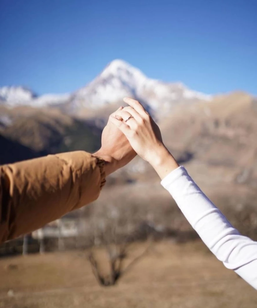 "ไต้ฝุ่น กนกฉัตร" คุกเข่าขอแฟนแต่งงานแล้ว หลังบ่มรักมานานถึง 10 ปี