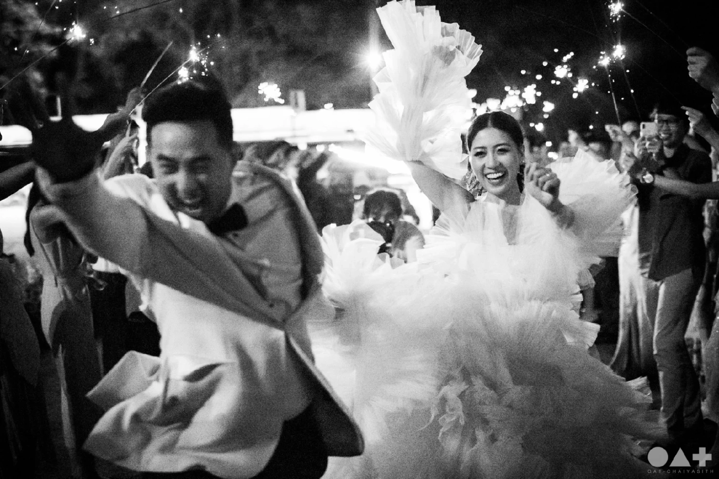 คนบันเทิงร่วมยินดี “แม็กกี้” ฉลองแต่งงานภรรยาสาว “แจมมี่” สุดอบอุ่น