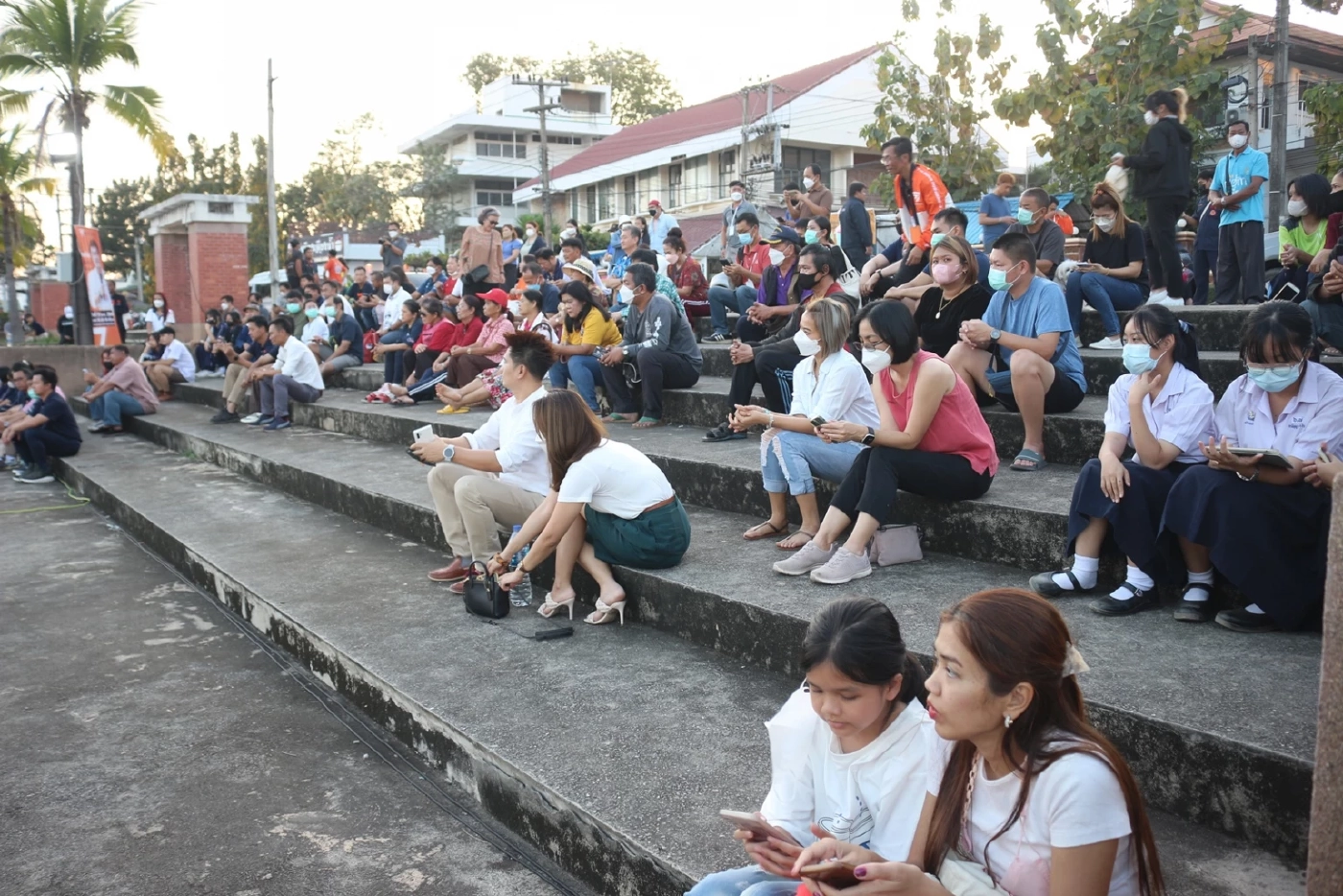 "ธนาธร" เปิดตัวผู้สมัคร ส.ส.พิษณุโลก 5 เขต ชู นโยบายกระจายอำนาจท้องถิ่น