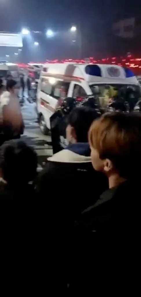 คนงานผลิตชุดตรวจโควิดในจีนประท้วง หลังถูกเลิกจ้าง