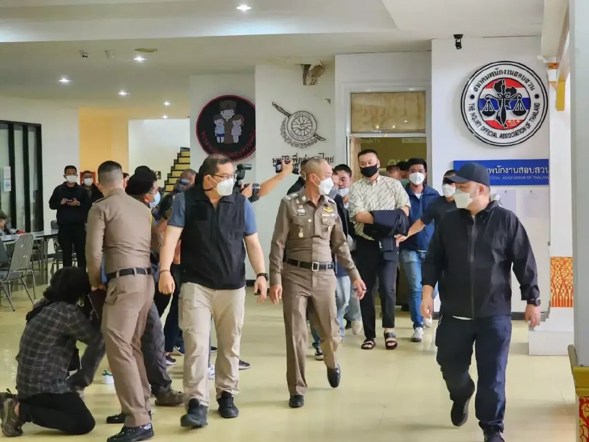 ขบวนการเขย่าคดี"ตู้ห่าว" ระวังเตะหมูเข้าปากใคร?