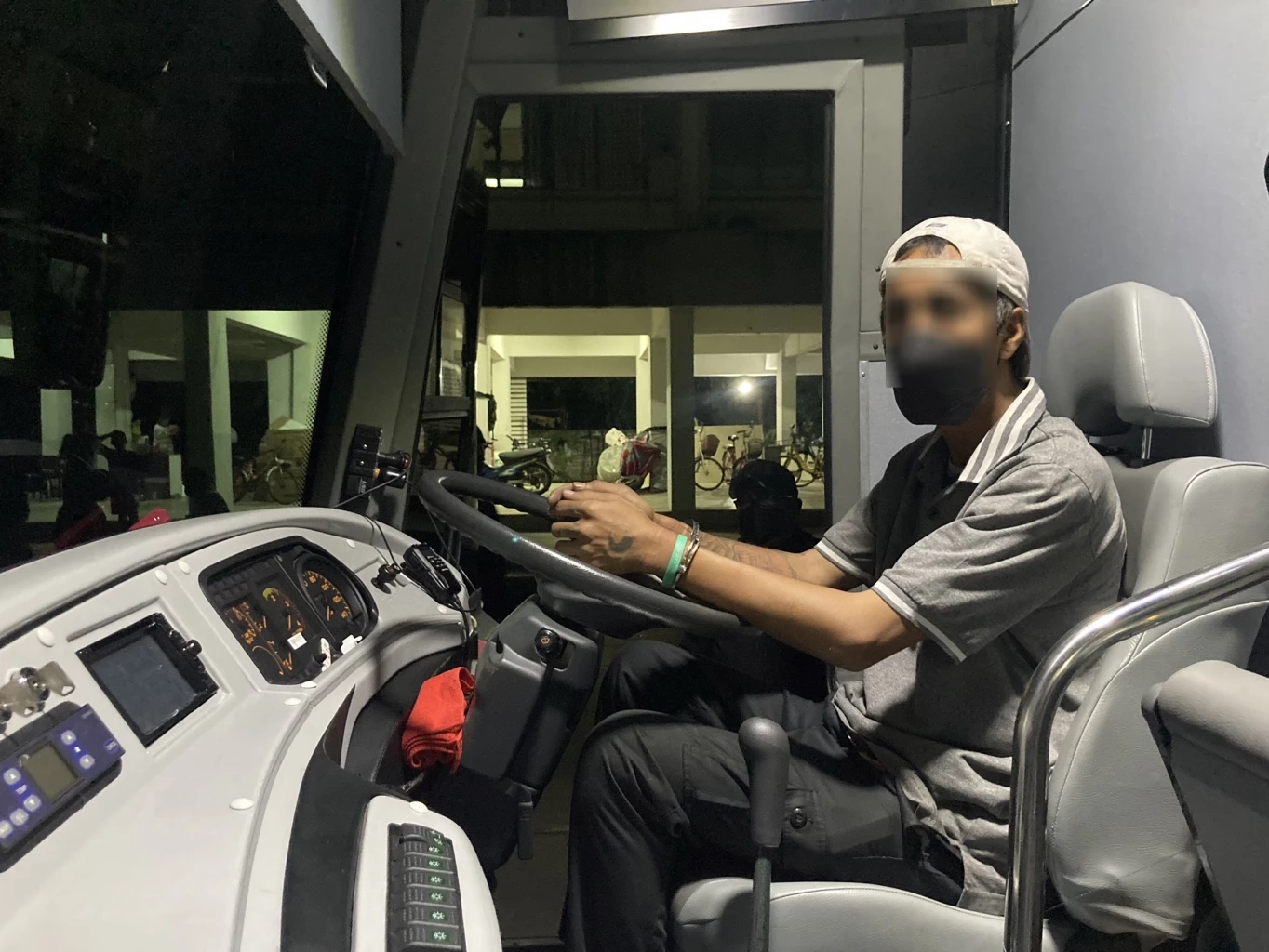 หนุ่มกาฬสินธุ์เพี้ยน ขโมยรถกองบัญชาการกองทัพไทย ตระเวนสนามบินก่อนถูกจับ