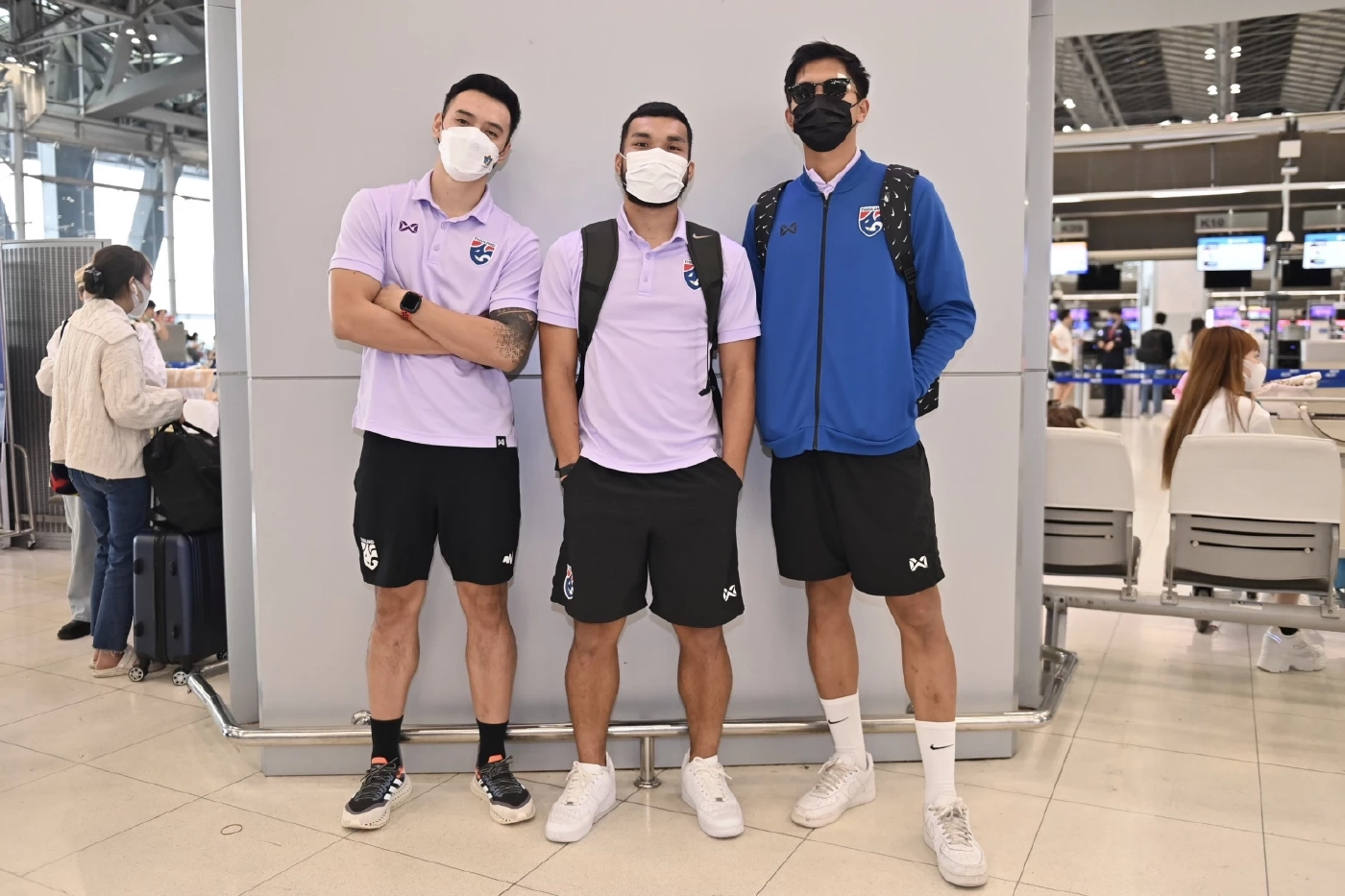 "ทีมชาติไทย" ลัดฟ้าสู่เวียดนาม "มาโน่" เผยต้องเช็กอาการ "ธีรศิลป์" วันต่อวัน