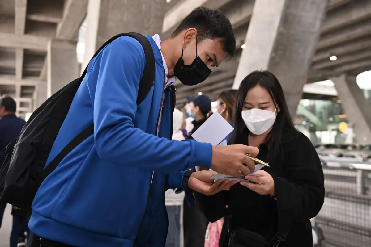 “ช้างศึก” เดินทางกลับถึงไทย "ธีราทร" ลั่นยังไม่ยอมแพ้