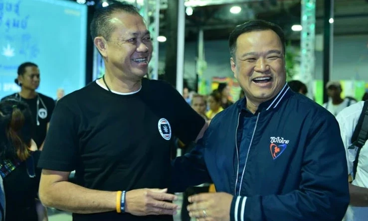 เนวิน ชิดชอบ บิ๊กค่ายสีน้ำเงิน อนุทิน ชาญวีรกูล หัวหน้าพรรคภูมิใจไทย